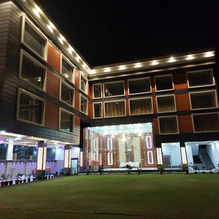 Hotel Ss Grand Lucknow Eksteriør bilde