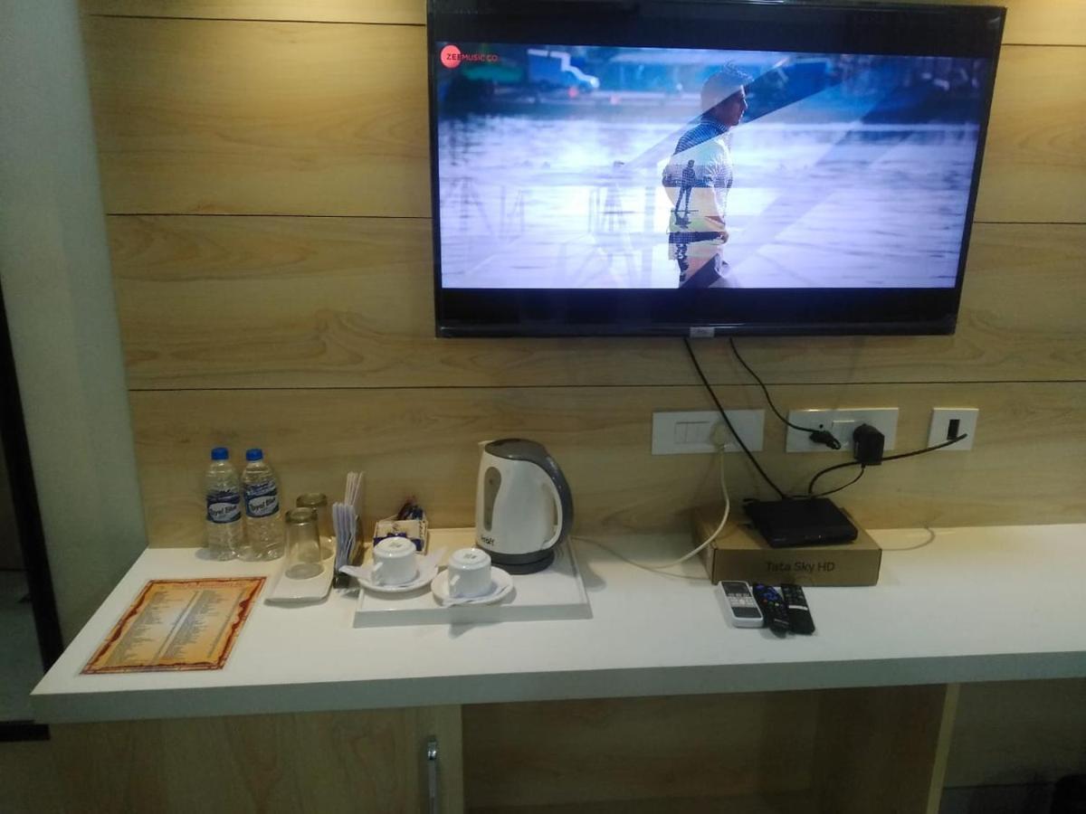 Hotel Ss Grand Lucknow Eksteriør bilde